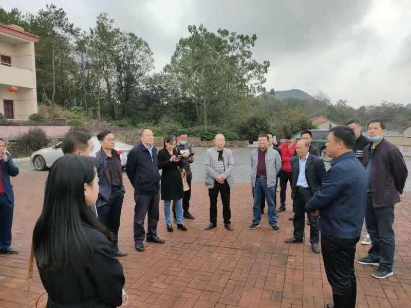 湖北尚派装饰助力梁子湖区庙塘村、邱山村扶贫攻坚工作